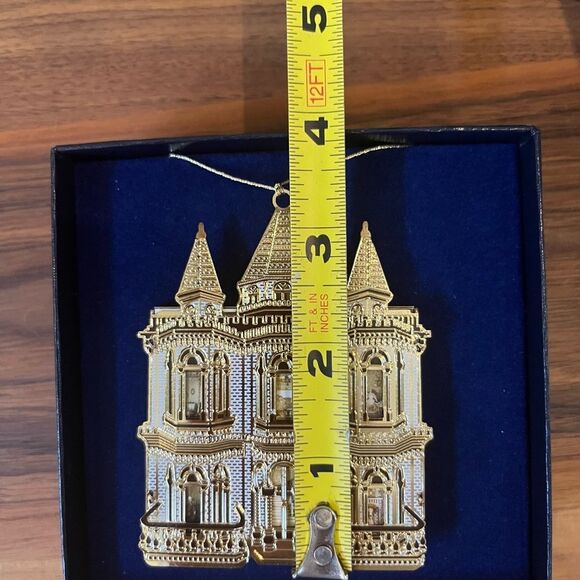 Doll Houses of the World Christmas Ornament International Collectors Society - Picture 6 of 7